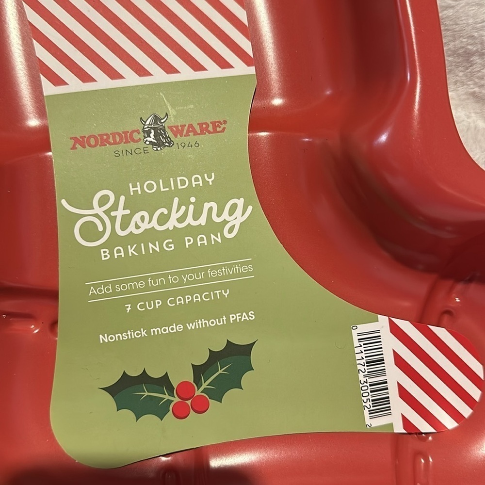 Red Stocking Baking Pan - Brand New Nordic Ware Holiday - Picture 3 of 5